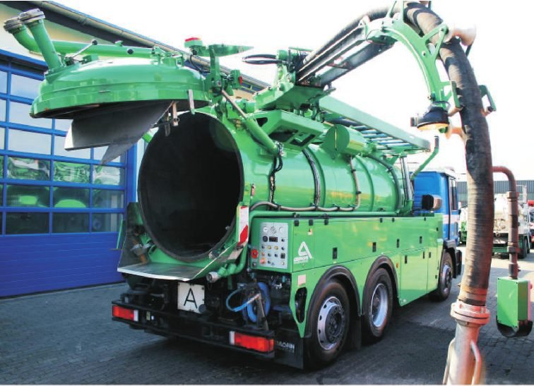 Vacuum Sewer Truck view 3