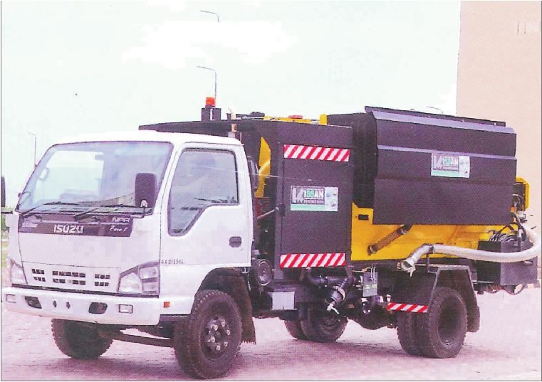 Sewer Jetting Truck view 2